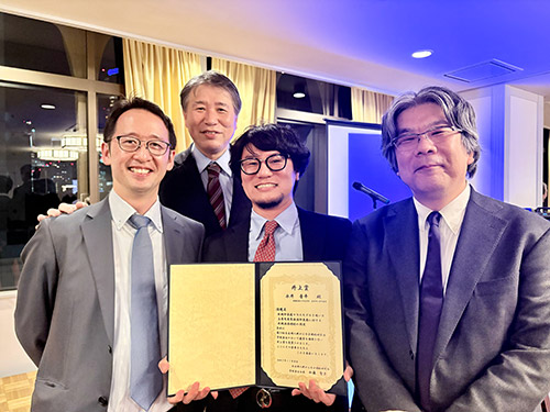 永井晋平君（92期）が「新規卵巣癌マウスモデルを用いた高異型度漿液性卵巣癌に対する新規治療標的の同定」という演題で発表し、井上賞を受賞